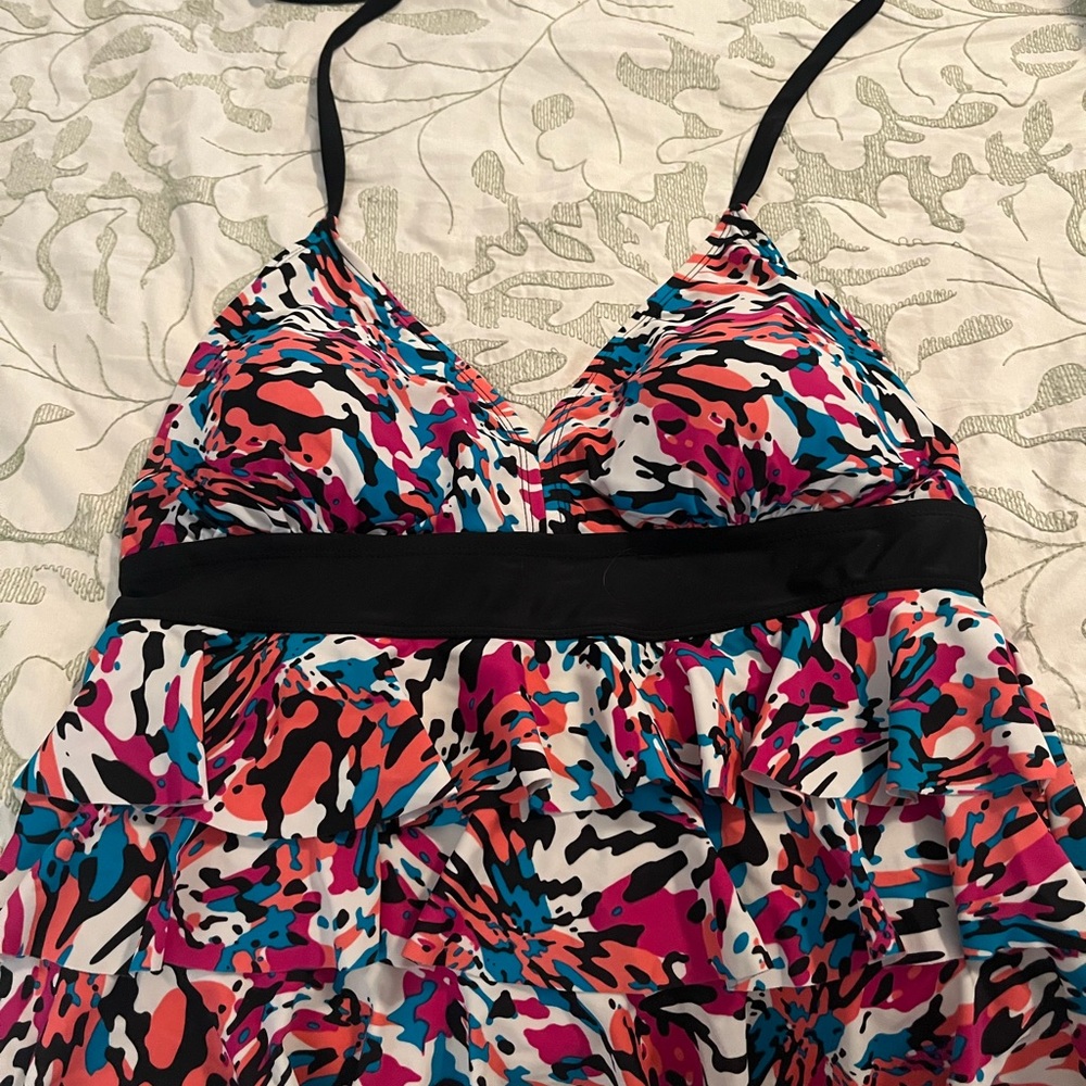 Pretty ruffled tankini